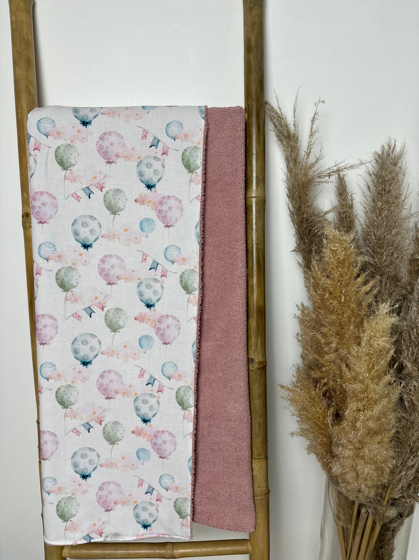 Kuschelige Babydecke aus Design & Frottee – Perfekt für zarte Träume