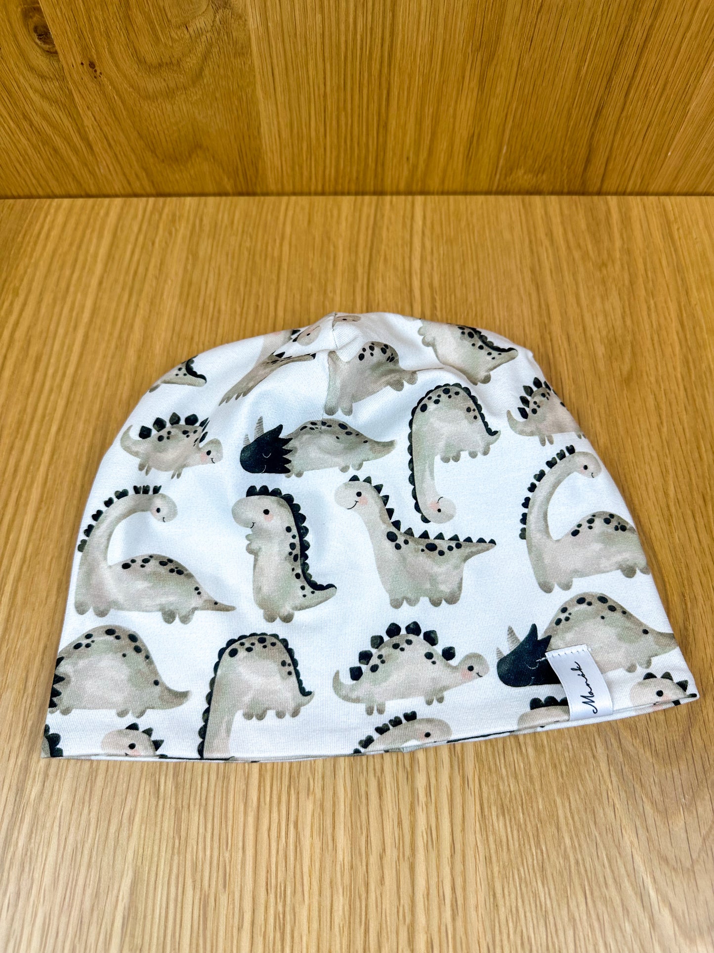 Handgemachte Beanies für Kinder und Babys sind nicht nur praktisch, um sie warm zu halten, sondern auch eine tolle Möglichkeit, ihnen einen individuellen Stil zu verleihen. Es gibt viele verschiedene Designs, Farben und Materialien, die verwendet werden können, um die Beanies einzigartig zu machen.