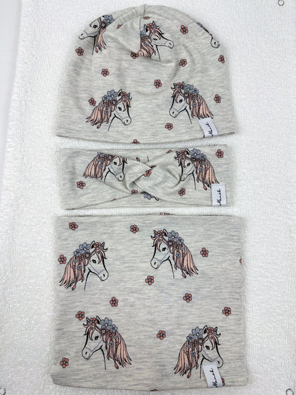 Bei diesem Set bekommen Sie alle 3 Produkte Perfekt für die Kalte Tage- Für Babys und Kinder Beanie Mütze mit Loop Schal und Stirnband hangemacht