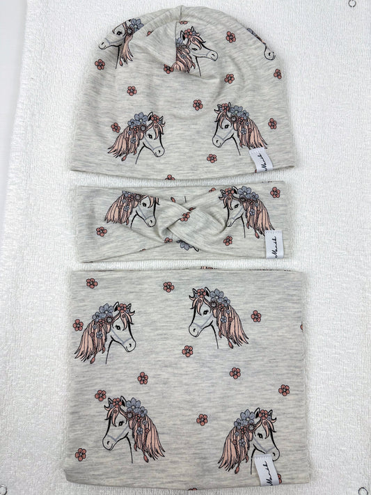 Bei diesem Set bekommen Sie alle 3 Produkte Perfekt für die Kalte Tage- Für Babys und Kinder Beanie Mütze mit Loop Schal und Stirnband hangemacht