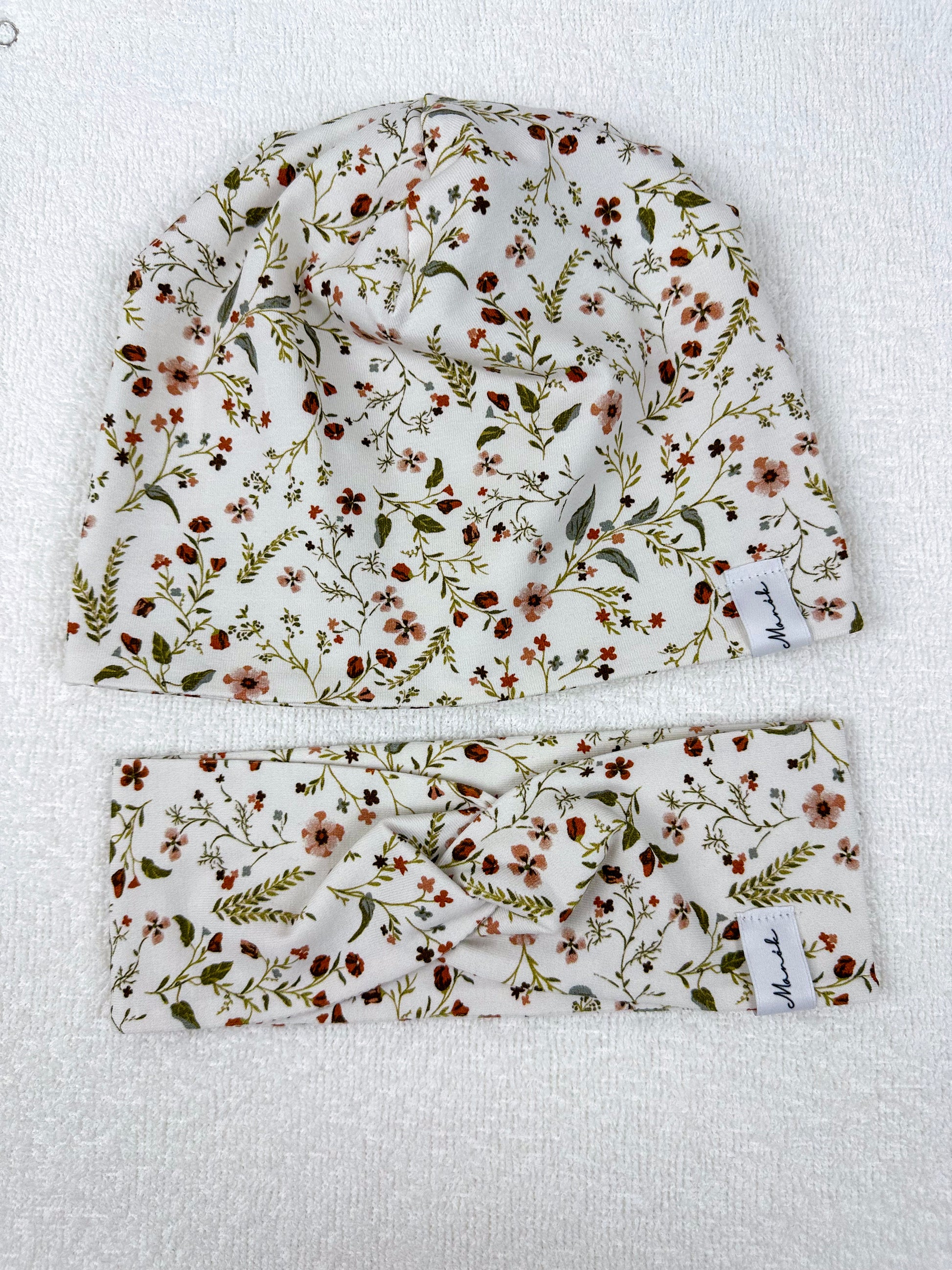  Beanie- und Stirnband-Kombinationen sind eine großartige Möglichkeit, um warm und stylisch durch die kalte Jahreszeit zu kommen.