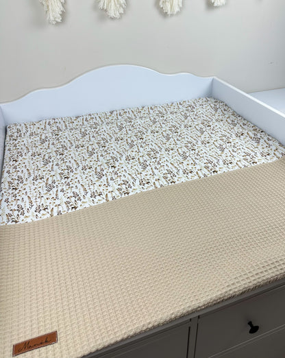 Handgemachte Kissenbezüge aus hochwertigem, weichem Stoff in verschiedenen Farben und Mustern. Jedes Stück ist einzigartig und verleiht Ihrem Wohnraum eine persönliche Note. Ideal für Sofas, Betten oder als dekoratives Element in jedem Raum.