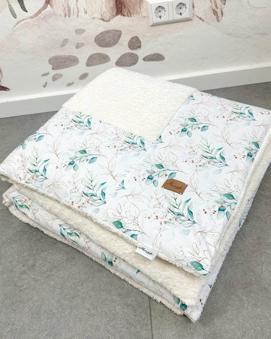 Sanfte Krabbeldecken aus Waffelpique und Frottee – Komfort für Ihr Baby Blumen und beige
