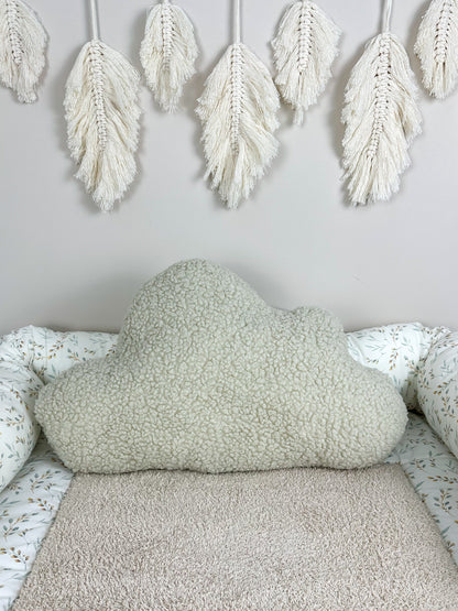 Gemütliche Teddy Kissen Kollektion – weiche, plüschige Kissen in verschiedenen Farben und Größen, perfekt zum Kuscheln und Verlieben. Ideal für jedes Zuhause, um eine warme und einladende Atmosphäre zu schaffen.